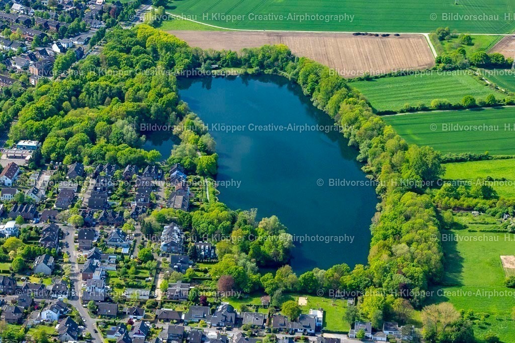 Luftbilder Meerbusch-1890 | Luftaufnahme Seeufer am Wohngebiet einer Einfamilienhaus- Siedlung in Meerbusch im Bundesland Nordrhein-Westfalen, Deutschland - Realisiert mit Pictrs.com