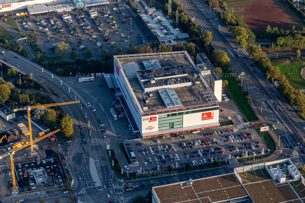 Luftbild: Einrichtungshaus - Möbelmarkt der XXL Lutz, MANN Management GmbH im Ortsteil Rintheim in Karlsruhe im Bundesland Baden-Württemberg in Deutschland. Foto: IMG_123442.jpg vom 19.10.2020 durch Werner Riehm/FLY-FOTO.de