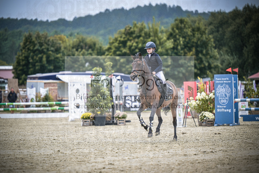 DOS_2049 | Entdecke hochwertige Reitturnierfotos von Foto Oger. Professionell, emotional und authentisch – jetzt Lieblingsmomente im Shop bestellen.Deutschlandweite Turnierfotografie. - Realisiert mit Pictrs.com