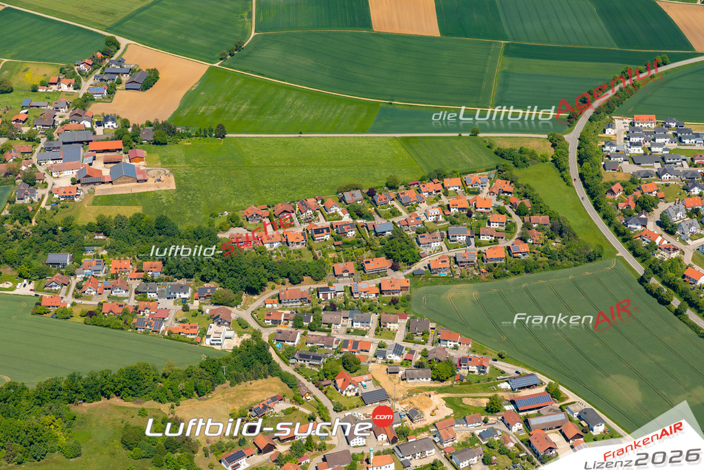 Das Luftbild zeigt : Hörmannsdorf Weng - Die Luftaufnahme wurde 2024 vom UL-Flugzeug aus erstellt ( keine Drohne ) - Hochauflösende Luftaufnahme - Für grossformatige Ausdrucke geeignet. Die Geschenkidee !Mit Lizenz und Bildrechte bestellbar