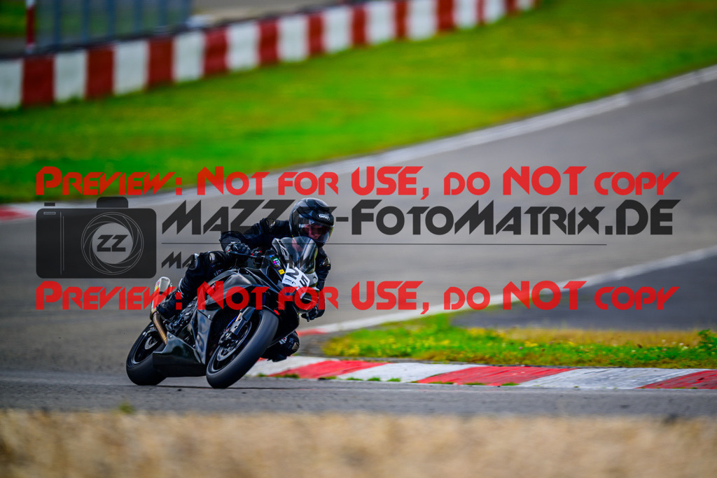 MaZZes_FotoMatrix_240717_6007705_8629 | GELB