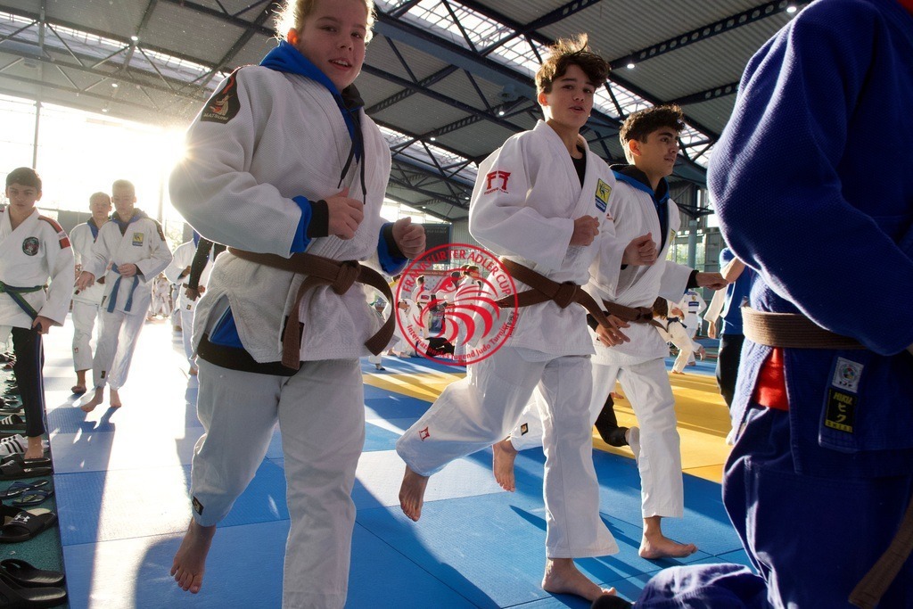 RAS_7990 | Fotos vom Adler Cup - Pictures from Adler Cup

Hier findet Ihr alle Eindrücke und großen Momente der Adler Cup Wochenenden. Here you will find all impressions and great moments of the Adler Cup weekends. - Realisiert mit Pictrs.com