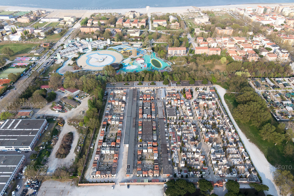 Aerial view: View of the town in Cesenatico in the state Forlì-Cesena, Italy. – Photo: IMG_098449.jpg taken on 04/05/2017 by Werner Riehm/FLY-FOTO.com – Resolution of the original: 5472 x 3648 px