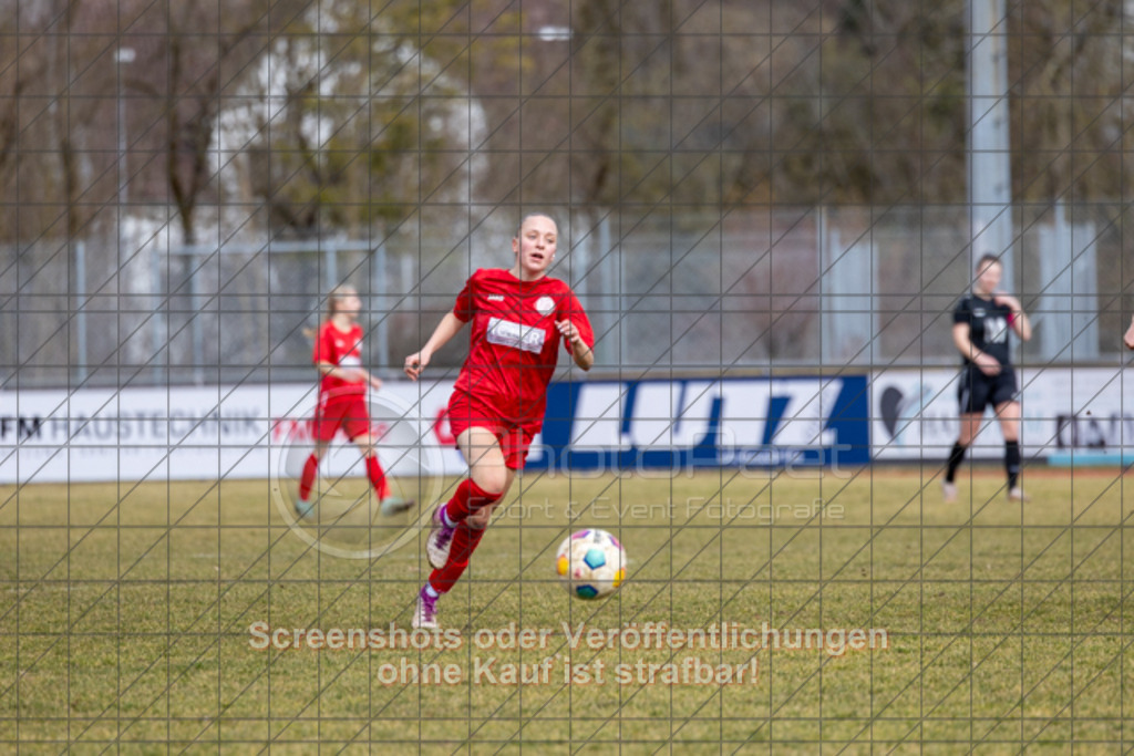 20250223_131329_0073 | #,1.FC Donzdorf (rot) vs. TSV Tettnang (schwarz), Fussball, Frauen-WFV-Pokal Achtelfinale, Saison 2024/2025, Rasenplatz Lautertal Stadion, Süßener Straße 16, 73072 Donzdorf, 23.02.2025 - 13:00 Uhr,Foto: PhotoPeet-Sportfotografie/Peter Harich