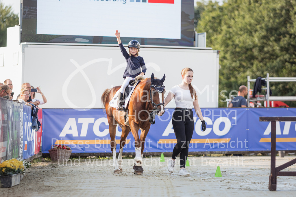 230728_BHO_Showprogramm-510 | Deine schönsten Turniermomente als professionelle Fotos! Entdecke hochwertige Pferdesport-Fotografie im Online-Shop. Jetzt Fotos finden & bestellen!