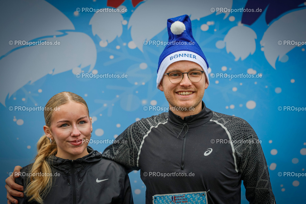 6. Bonner Nikolauslauf; Bonn, 14.12.2025 | Impressionen vom 6. Bonner Nikolauslauf am 14.12.2025 in Bonn (Nordrhein-Westfalen). 