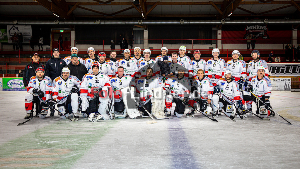 TSV Peißenberg Miners vs Legenden 20 TSV Peißenberg | TSV Peißenberg Legenden 20 Jahre Bayernliga, TSV Peißenberg Miners vs Legenden 20 TSV Peißenberg,Teamfoto Legenden 20 Jahre Bayernliga,2024-09-13 in Peißenberg (Eisstadion)Copyright: WolfgangxLindner