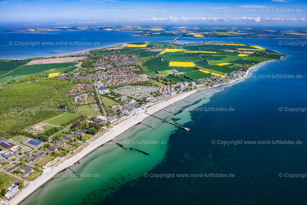 Grossenbrode_ELS_4542150522 | GROßENBRODE 15.05.2022 Ortsansicht an der Meeres-Küste der Ostsee in Großenbrode im Bundesland Schleswig-Holstein. // Townscape on the seacoast of Baltic Sea in Grossenbrode in the state Schleswig-Holstein. Foto: Martin Elsen