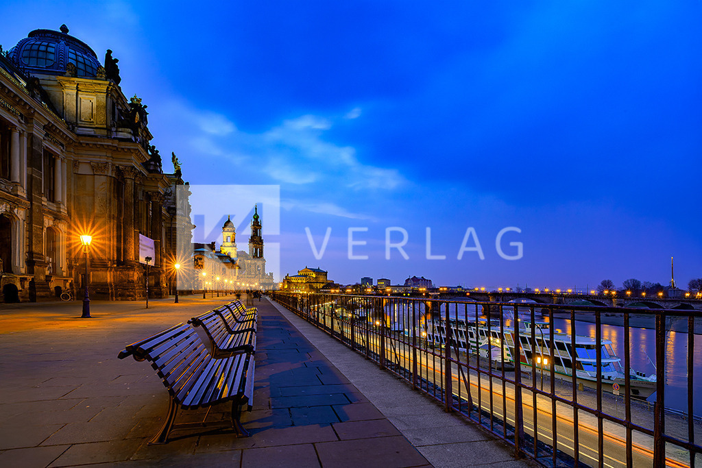 Brühlsche_Terrasse_Dresden_ElbeMG_2600 | Die Brühlsche Terrasse mit Blick auf die Elbe zur Blauen Stunde. - Realisiert mit Pictrs.com