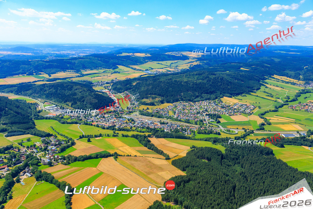 Die Luftaufnahme der Stadt Pressig wurde vom UL-Flugzeug heraus erstellt ( keine Drohne )- hohe Auflösung für beste Qualität
