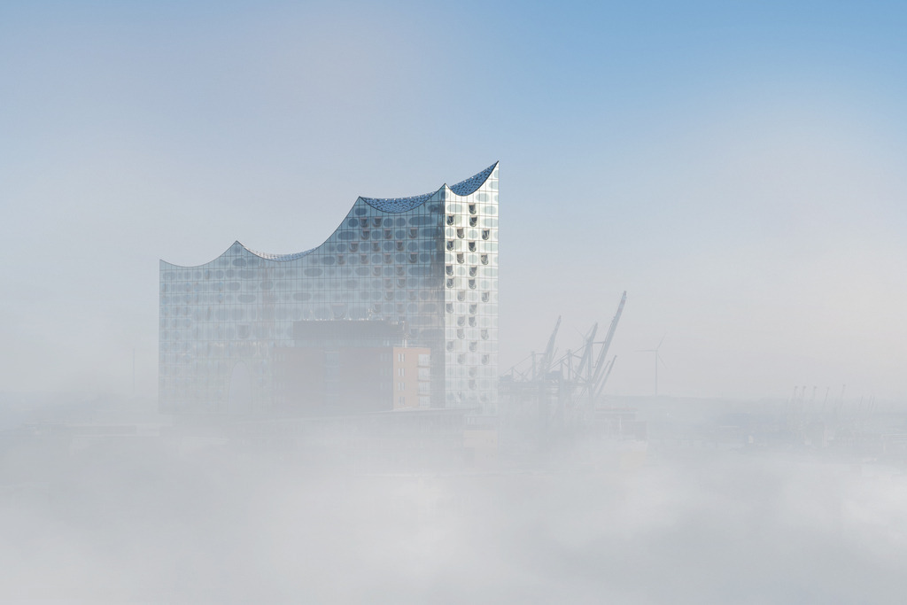 10260109 - Nebelphilharmonie II | Die Elbphilharmonie zwischen Nebelschaden. 