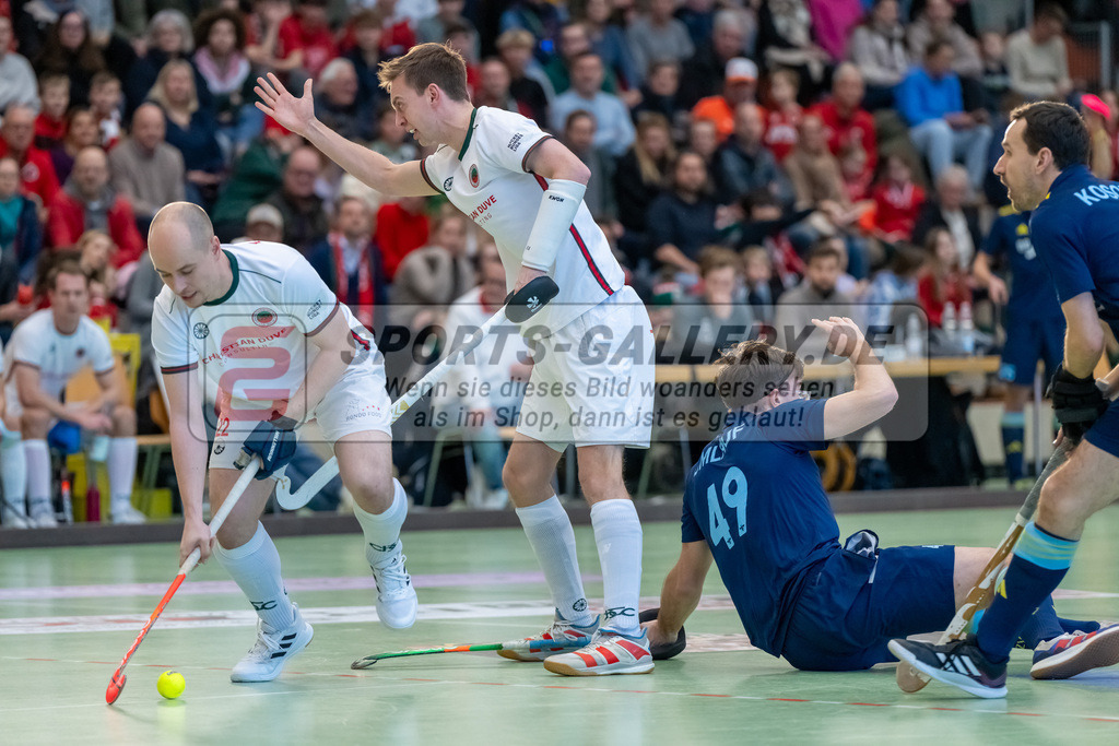HK_20250118_101771 | 1/4 Finale 1. Bundesliga Halle Herren Crefelder HTC - Zehlendorfer Wespen am 18.1.2025 Halle Glockenspitz, Krefeld , Jonathan Ehling ( Crefelder HTC #1 ) , Breucker Julius ( Crefelder HTC #2 ) , Paul Umlauf ( Zehlendorfer Wespen #49 )