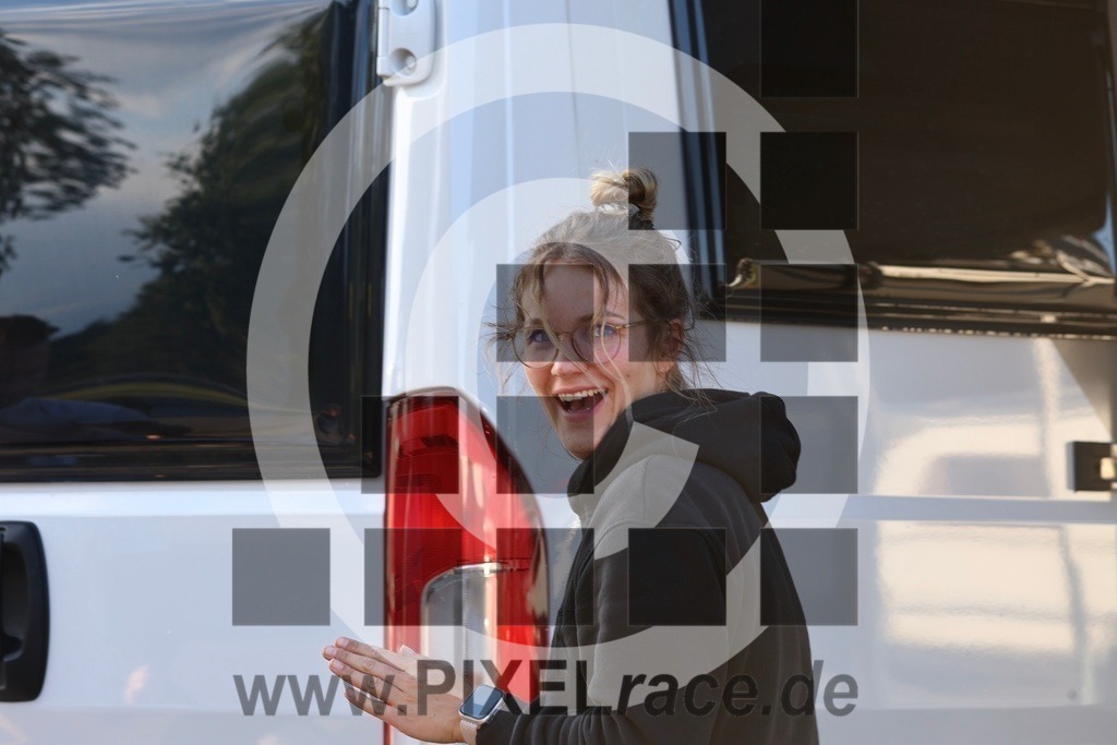 social-20240715_10280 | Schöne Erinnerungen an spannende Momente - das festzuhalten ist unser Job. PIXELrace.de ist seit 2003 auf den Rennstrecken Europas unterwegs um die Action draußen beim Fahren und die wunderbare Stimmung imm Fahrerlager für euch einzufangen.