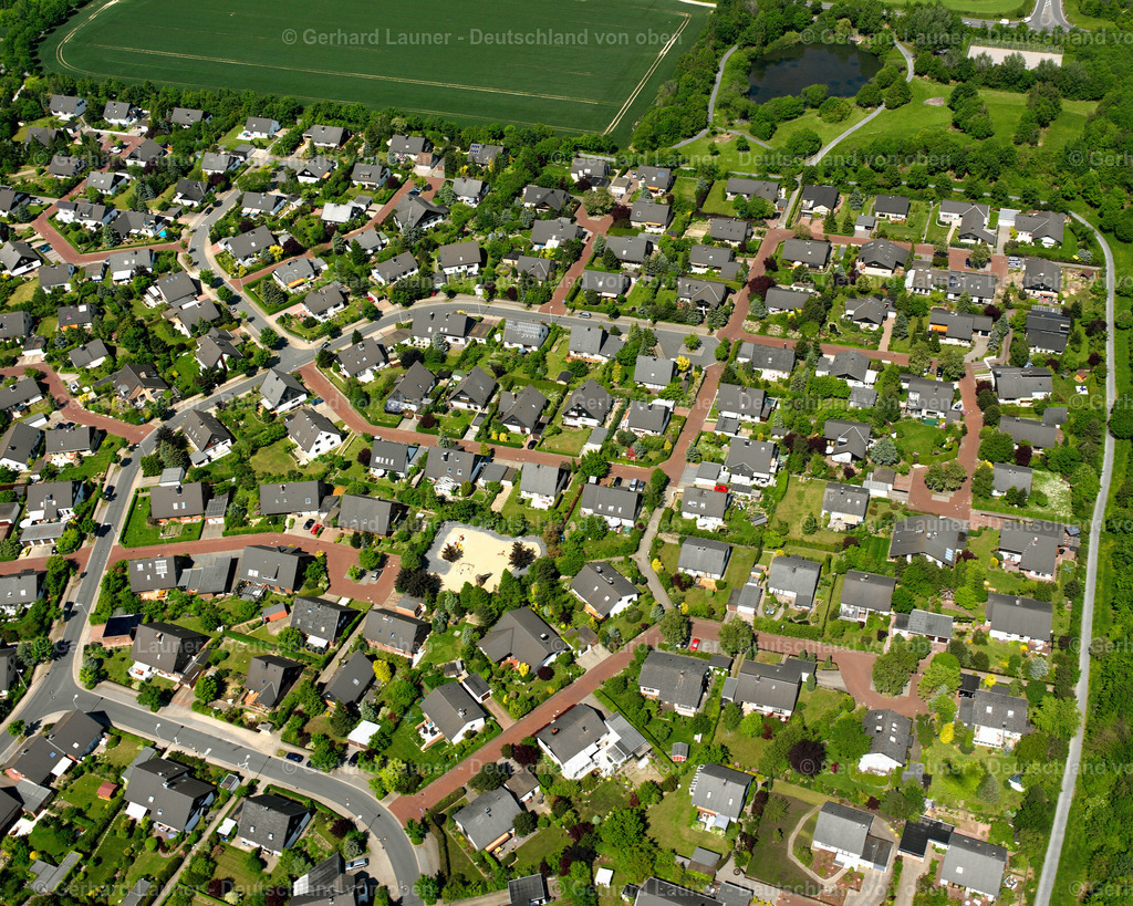 2638421 | GOSLAR OHLHOF 09.06.2006 Wohngebiet - Mischbebauung der Mehr- und Einfamilienhaussiedlung  in Ohlhof im Bundesland Niedersachsen, Deutschland // Residential area - mixed development of a multi-family housing estate and single-family housing estate  in Ohlhof in the state Lower Saxony, Germany Foto: Gerhard Launer