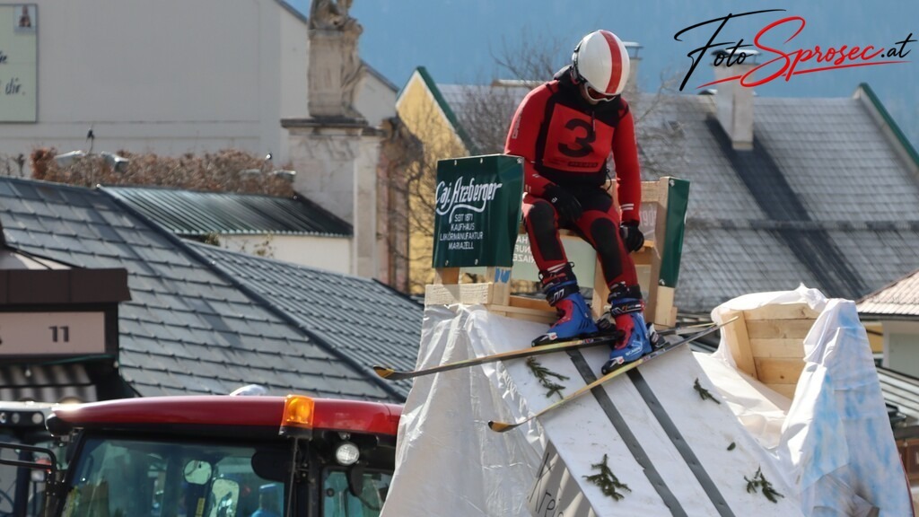 fasching-mariazell2025 (46) | Mit meiner Kamera halte ich besondere Augenblicke, faszinierende Landschaften und interessante Details fest. Dabei entstehen ganz unterschiedliche Aufnahmen – von stimmungsvollen Landschaftsfotografien und beeindruckenden Drohnenaufnahmen über Pressefotos - Realisiert mit Pictrs.com
