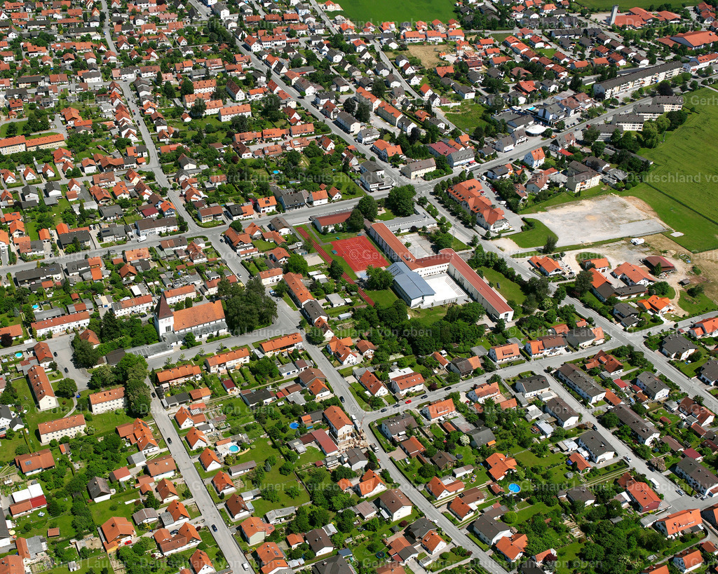 2600708 | TöGING AM INN 09.06.2006 Wohngebiet einer Einfamilienhaus- Siedlung  in Töging am Inn im Bundesland Bayern, Deutschland // Single-family residential area of settlement  in Töging am Inn in the state Bavaria, Germany Foto: Gerhard Launer