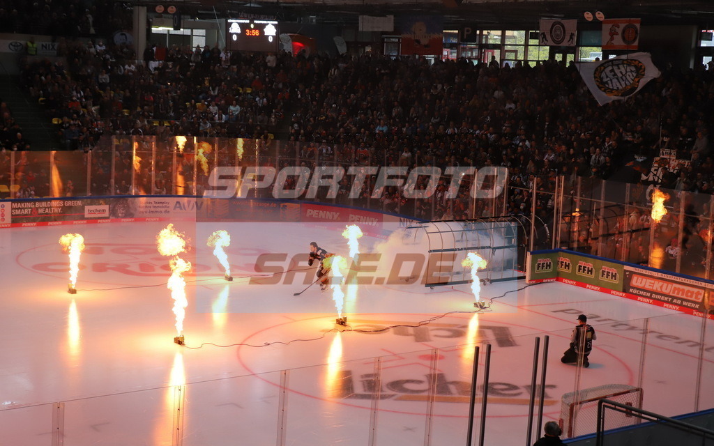Einlauf Löwen Frankfurt | Einlauf Löwen Frankfurt - Realisiert mit Pictrs.com