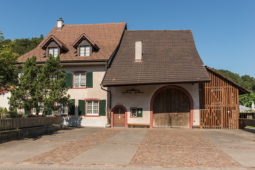 Ehemaliges Bauernhaus | in Bubendorf, Baselland, Schweiz. - Realisiert mit Pictrs.com