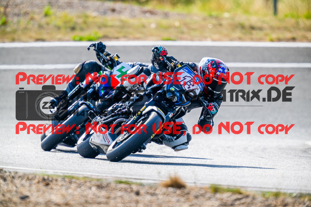 MaZZes_FotoMatrix_220722_9088 | TWIN