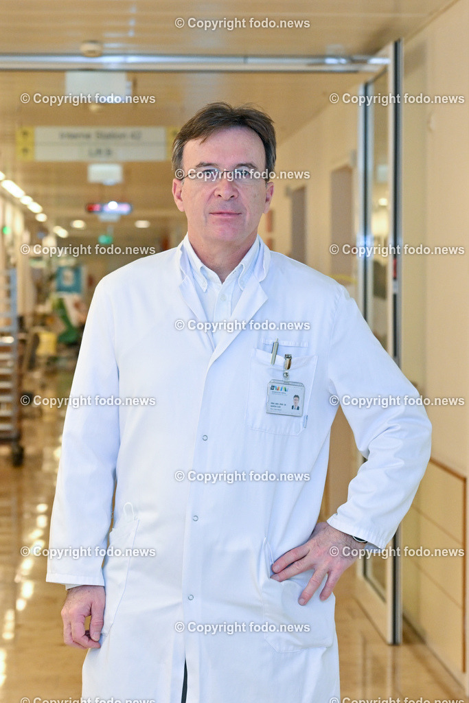 Martin Clodi_ Abteilungsvorstand Interne Ordensklinikum Barmherzige Brueder Linz_ 19.12.2023-3 | 19.12.2023, Linz,  AUT, Ordensklinikum Barmherzige Brueder Linz, im Martin Clodi (Prim. Univ. Prof. Dr., Abteilungsvorstand Interne Ordensklinikum Barmherzige Brueder Linz)