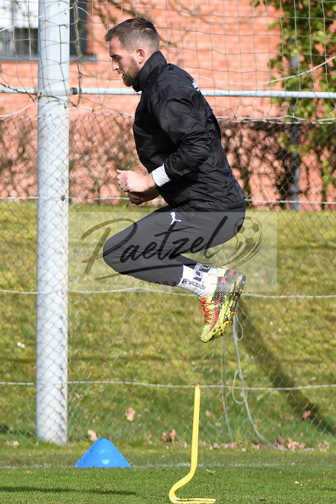 20200229_TRAOSN_0002 | Fussball, Herren: Marc Heider (VfL Osnabrueck) in Aktion waehrend der Trainingseinheit des VfL Osnabrueck im Sportpark Illoshoehe am 29.02.2020 in Osnabrueck, Deutschland. - Realisiert mit Pictrs.com