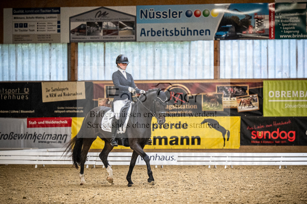 DOS_1589 | Entdecke hochwertige Reitturnierfotos von Foto Oger. Professionell, emotional und authentisch – jetzt Lieblingsmomente im Shop bestellen.Deutschlandweite Turnierfotografie. - Realisiert mit Pictrs.com