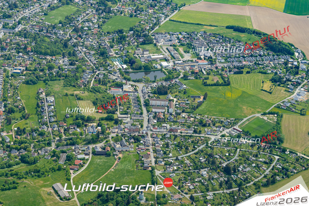 Die Luftaufnahme Stadtgebiet-West - Plauen wurde 2022 vom Flugzeug aus (keine Drohne) erstellt. Hohe Auflösung -für große Poster und Wandbilder geeignet - Garantiert!