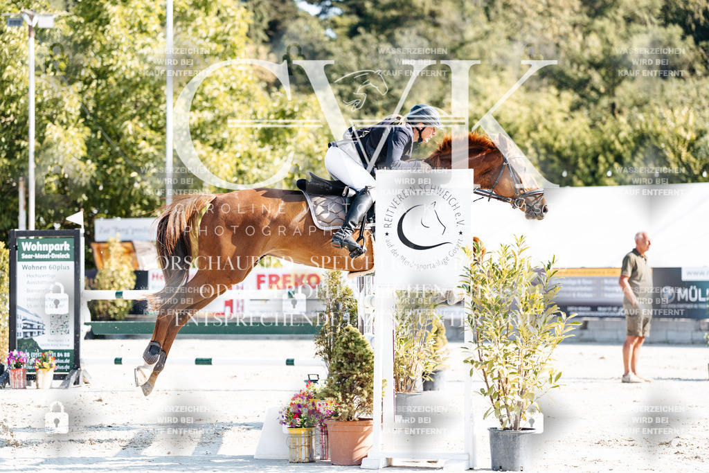 CK901772 | Turnierfotografie Pferdefotografie Trier Rheinland-Pfalz Pferdesport Reitsport Tierfotografie Sportfotografie Pferdevideo Pferdevideografie Equestrianvideography equestrianphotography  - Realisiert mit Pictrs.com