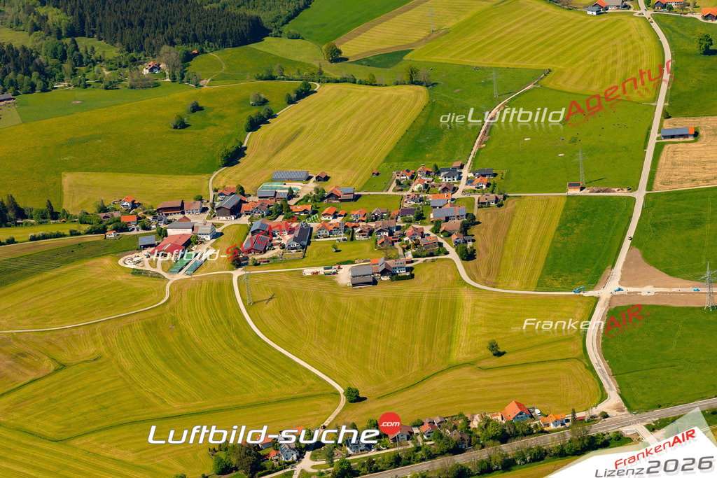 Das Luftbild zeigt : Hiemenhofen Ruderatshofen - Die Luftaufnahme wurde 2024 vom UL-Flugzeug aus erstellt ( keine Drohne ) - Hochauflösende Luftaufnahme - Für grossformatige Ausdrucke geeignet. Die Geschenkidee !Mit Lizenz und Bildrechte bestellbar