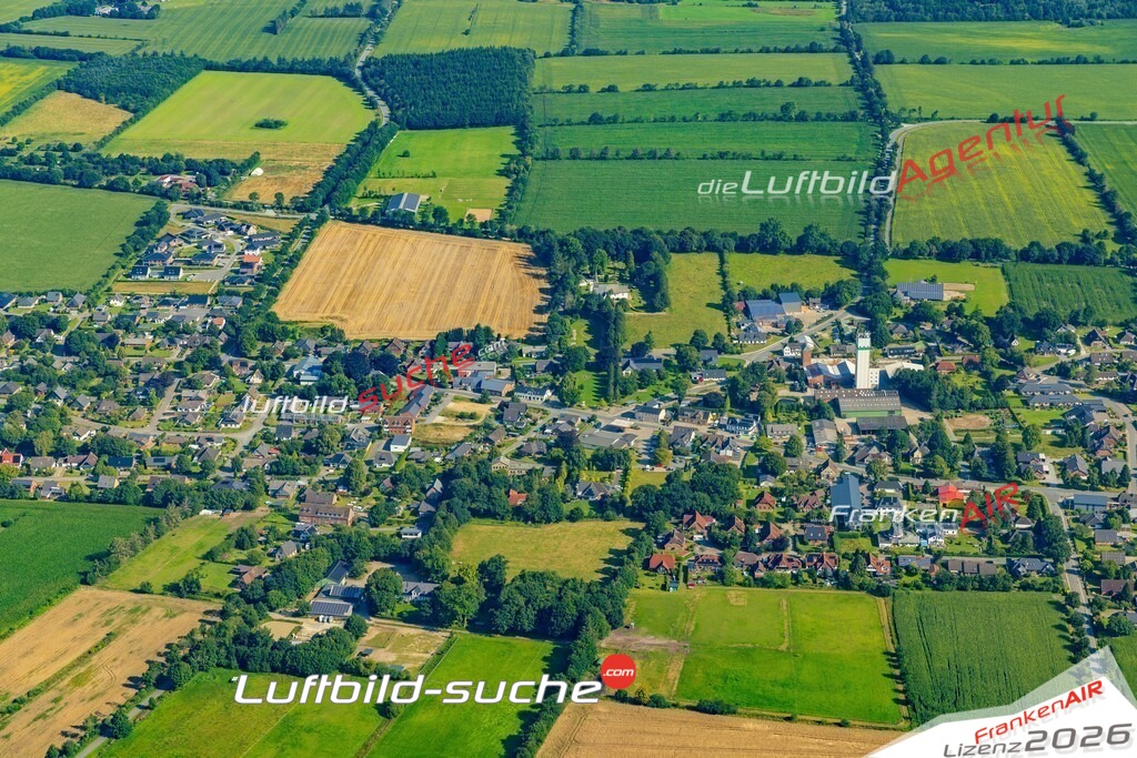 Luftbild der Stadt Medelby - Die Luftaufnahme wurde 2025 vom UL-Flugzeug heraus erstellt ( keine Drohne ) - Hochauflösende Luftaufnahme - für professionelle Ausdrucke geeignet. Die Geschenkidee !Hier alle&nbsp;Infos zur Lizenzierung der LuftaufnahmeWir fliegen auch dieses Jahr wieder in Ihre Region um Luftbilder zu erstellen.- Luftbild anfragen