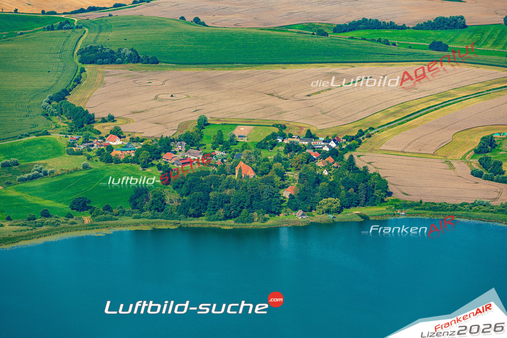 Klassische Luftaufnahme ohne Drohne zeigt:Groß Tessin bei Glasin - Die Luftbildaufnahme wurde 2025 vom UL-Flugzeug heraus erstellt ( keine Drohnenaufnahme ) - Hochauflösende Luftaufnahme -Nicht vergleichbar mit Google Maps oder Satelittenbilder- Die Geschenkidee !Mit Lizenz und Bildrechte bestellbar