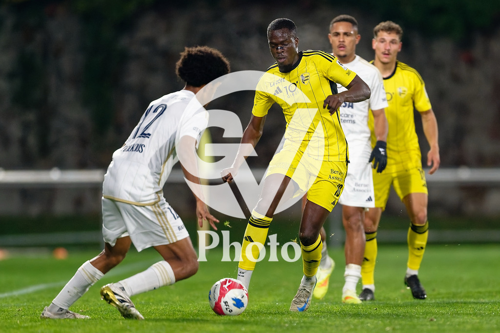 dieci Challenge League - FC Stade Nyonnais v Etoile Carouge FC |  during the dieci Challenge League match between FC Stade Nyonnais and Etoile Carouge FC at Centre sportif de Colovray in Nyon, Switzerland