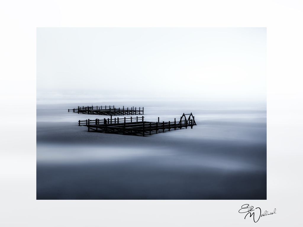 Inseln im Sand II | Herzlich willkommen auf meiner Seite! Ich bin Elke Wallnisch, Deine Fotografin für lichtstarke Momente. Der Name steht für alles, was mich mit der Fotografie verbindet: Das Licht und seine machtvolle Wirkung auf eine Situation oder unsere Stimmung - Realisiert mit Pictrs.com