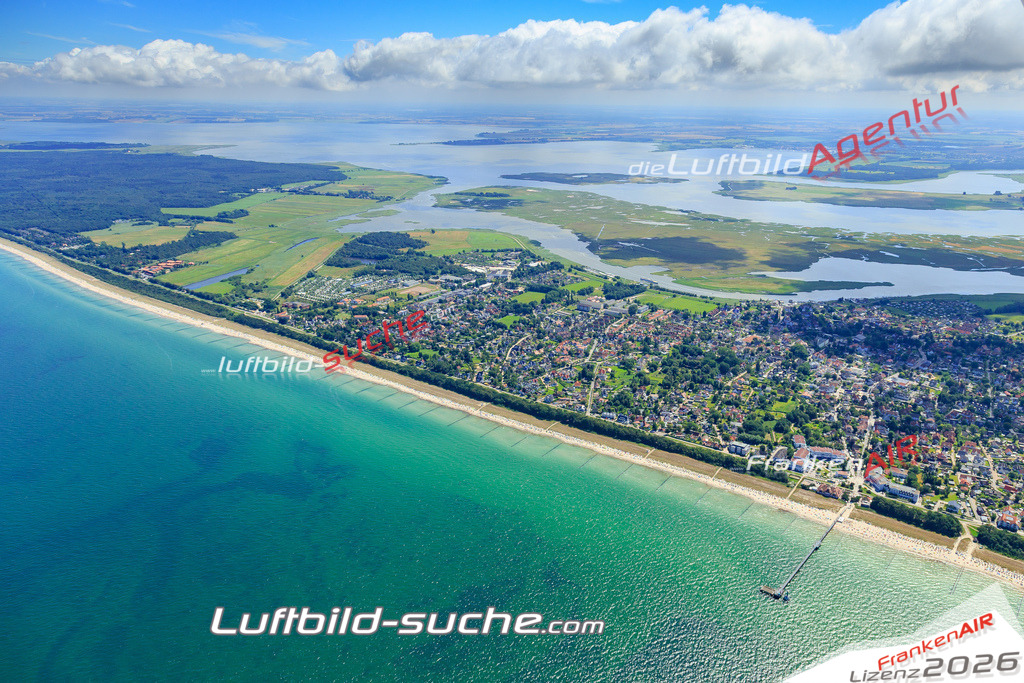 Die Luftaufnahme der Stadt Zingst wurde vom UL-Flugzeug heraus erstellt ( keine Drohne )- hohe Auflösung für beste Qualität