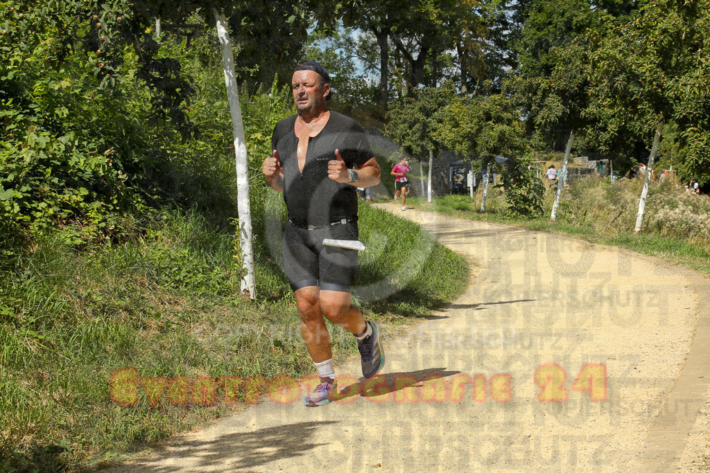 250824_1249_EX1_0700 | Sportfotografie im Rhein-Sieg Kreis, Köln, Bonn, NRW, Rheinland Pfalz, Hessen, etc. Unser Tätigkeitsfeld umfasst den Laufsport vom Volkslauf über den Marathon, Duathlon, Triathon bis zum Ultralauf wie Kölnpfad Ultra oder Schindertrail.