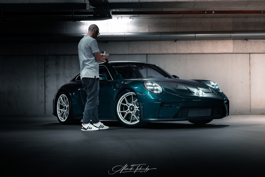 911 GT3 Touring Arlogrünmetallic | Entdecken Sie die faszinierende Welt von Alexander Tschuncky Arts: Kreative Fotografie, atemberaubende Automobilkunst und hochwertiger Bilderdruck. Lassen Sie sich inspirieren! - Realisiert mit Pictrs.com