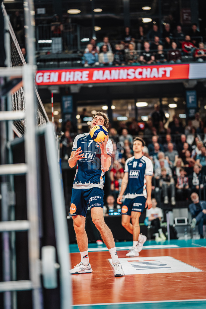 Volleyball | Herren | Saison 2024/2025 | 1. Volleyball Bundesliga Männer | Halbfinale | SVG Lüneburg vs. VfB Friedrichshafen | 05.04.2025 | Joscha Kunstmann (#7, SVG Lüneburg) ärgert sich