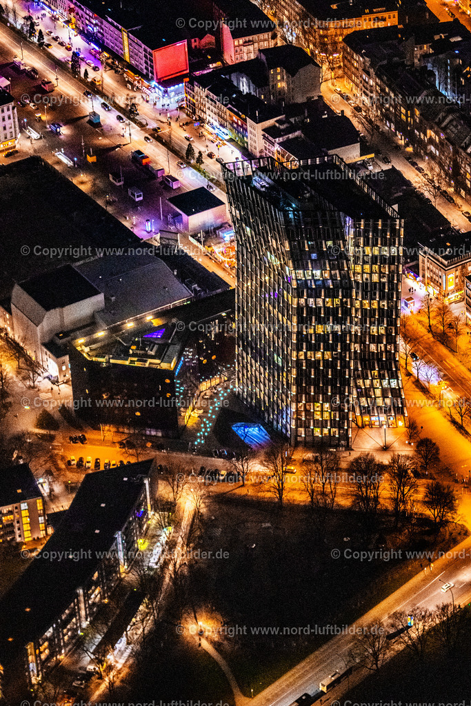 Hamburg_St_Pauli_Tanzende_Türme_Reeperbahn_Nachtaufnahme_ELS_6427060325 | HAMBURG 06.03.2025 Nacht- Lichter und Beleuchtung Hochhaus- Ensemble " Tanzende Türme " an der Ecke Reeperbahn - Zirkusweg im Ortsteil Sankt Pauli in Hamburg, Deutschland. Weiterführende Informationen bei: ARCOTEL Hotels & Resorts GmbH,  Hadi Teherani Architects GmbH,  Hillmer und Richter Architekten GmbH,  IQ Tower GmbH & Co. KG,  STRABAG AG,  TTG Betriebs GmbH & Co. KG. // Night lighting high-rise ensemble of " Tanzende Tuerme " on corner Reeperbahn - Zirkusweg in the district Sankt Pauli in Hamburg, Germany. Further information at: ARCOTEL Hotels & Resorts GmbH,  Hadi Teherani Architects GmbH,  Hillmer und Richter Architekten GmbH,  IQ Tower GmbH & Co. KG,  STRABAG AG,  TTG Betriebs GmbH & Co. KG. Foto: Martin Elsen
