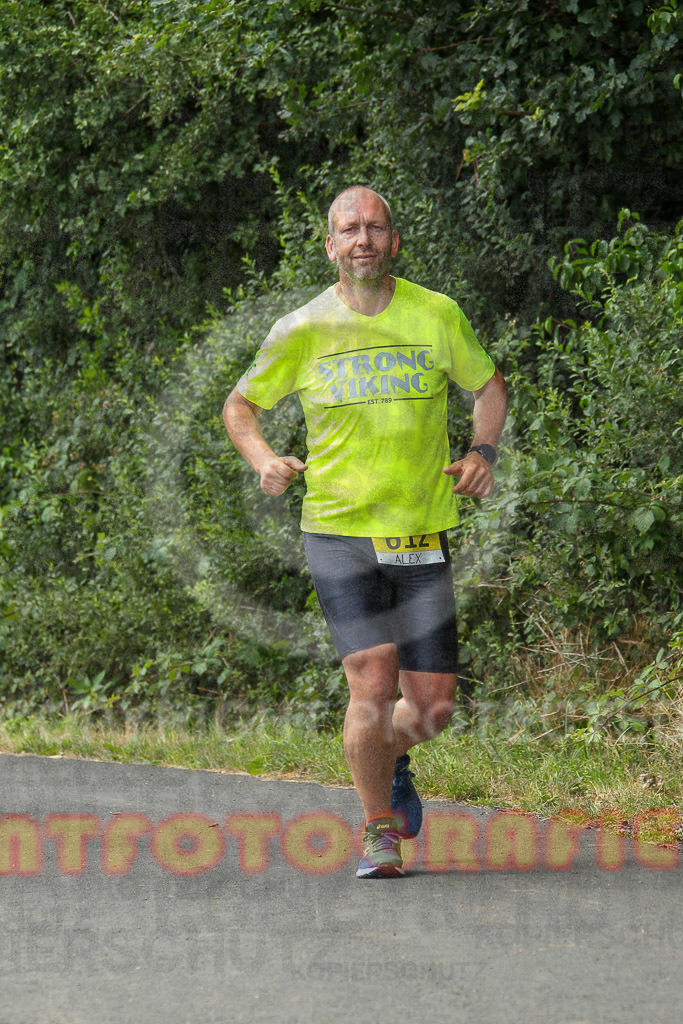 220625_1518_EV4_3780 | Sportfotografie im Rhein-Sieg Kreis, Köln, Bonn, NRW, Rheinland Pfalz, Hessen, etc. Unser Tätigkeitsfeld umfasst den Laufsport vom Volkslauf über den Marathon, Duathlon, Triathon bis zum Ultralauf wie Kölnpfad Ultra oder Schindertrail.