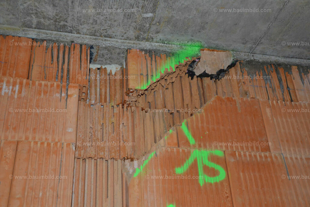 bib-lg07-mauerarbeiten-0252 | Nach LV-Leistungsgruppen sortierte Detailfotos über den Bau eines Hauses. Alle Hausbau-Bilder direkt vom Urheber und Autor der Website Haus-Selber-Bauen.com