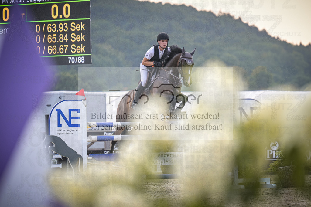 DOS_3234 | Entdecke hochwertige Reitturnierfotos von Foto Oger. Professionell, emotional und authentisch – jetzt Lieblingsmomente im Shop bestellen.Deutschlandweite Turnierfotografie. - Realisiert mit Pictrs.com
