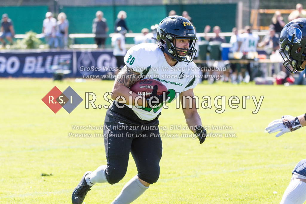 American Football, Saison 2022, Regionalliga Nord, Hamburg Blue Devils - Oldenburg Knights, Dr.-Hermann-Schnell-Sportplatz (Hamburg), 06.08.2022, 07. Gameweek | Mike Schuhmacher (#20, Oldenburg, RB)