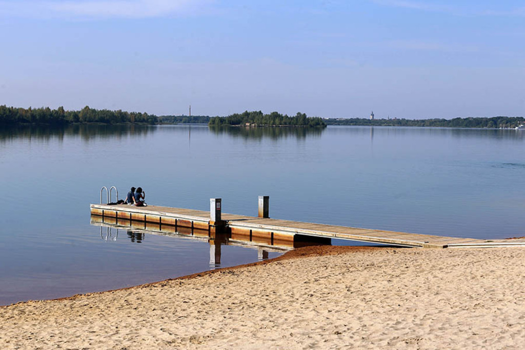 Foto: Leipzig - Markkleeberger See - Auenhainer Strand | Das Team hinter BILDLEXIKON LEIPZIG bündelt historische wie aktuelle Informationen über die Stadt Leipzig in Text und Bild auf einer Plattform und stellt diese der interessierten Öffentlichkeit zur Verfügung.