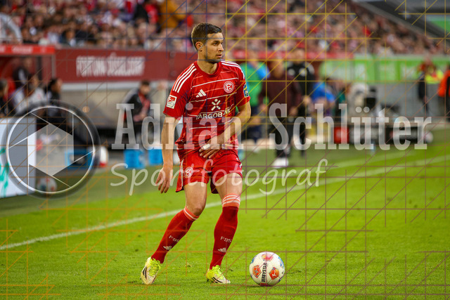 10.04.2026, GER, Fussball, Herren, 2. BL, Saison 2025/2026, Fortuna Düsseldorf - Holstein Kiel | Tim Oberdorf (Fortuna Düsseldorf) in Aktion am Ball, Einzelaktion 