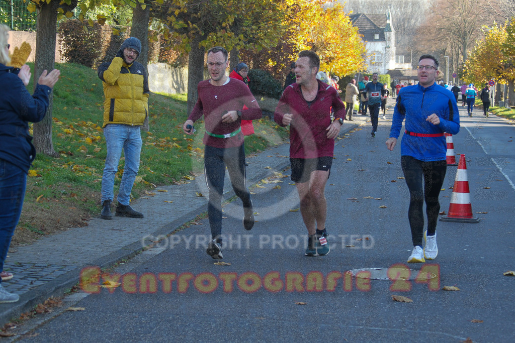 241201_1221_EV4_2211 | Sportfotografie im Rhein-Sieg Kreis, Köln, Bonn, NRW, Rheinland Pfalz, Hessen, etc. Unser Tätigkeitsfeld umfasst den Laufsport vom Volkslauf über den Marathon, Duathlon, Triathon bis zum Ultralauf wie Kölnpfad Ultra oder Schindertrail.