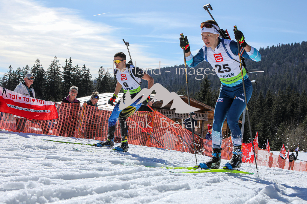 OE7A3822 | Temperaturen nah am zweistelligen Bereich und Sonne pur am Arber machen die Pisten weich und tiefe Spuren sind zu sehen