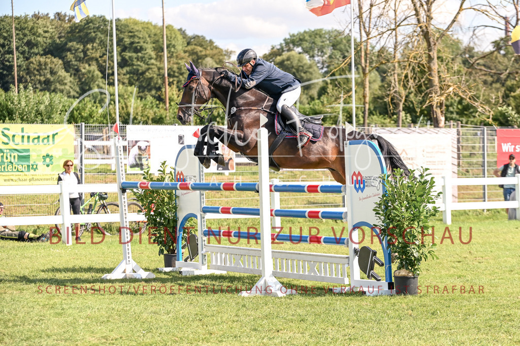 Schugtsche-Düren.2024-10.Springprf.M_-70 | Schugtsche Fotografie - Realisiert mit Pictrs.com