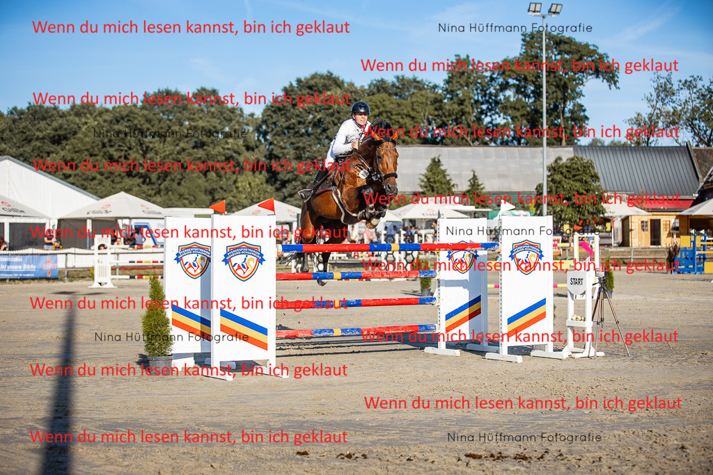 BK1A8795 | Turnierbilder Turnierfotos Nina Hüffmann Turnierfotografie Pferdefotografie Tierzeichnung Haustierzeichnung Pferdezeichnung Hundezeichnung Videograf  - Realisiert mit Pictrs.com