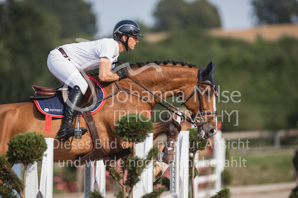 240627_LüPfSpTa_SprPf-M-261 | Deine schönsten Turniermomente als professionelle Fotos! Entdecke hochwertige Pferdesport-Fotografie im Online-Shop. Jetzt Fotos finden & bestellen!
