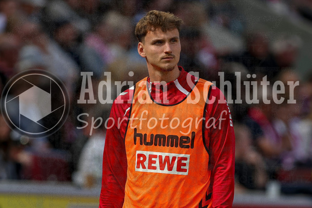 25.04.2026, GER, Fussball, Herren, 1. BL, Saison 2025/2026, 1. FC Köln - Bayer 04 Leverkusen | Rav van den Berg (1. FC Köln) schaut 